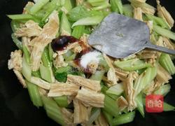 西芹炒腐竹的做法图解6