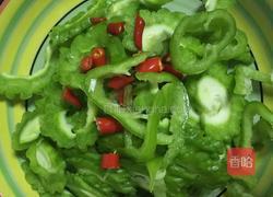 苦瓜炒鸡蛋的做法图解3