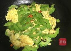 苦瓜炒鸡蛋的做法图解8