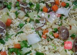 香肠炒饭的做法图解3