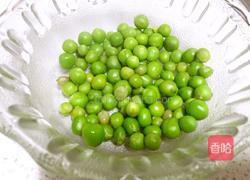 虾仁豌豆粒炒饭的做法图解2