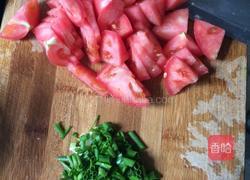 番茄鸡蛋面的做法图解1