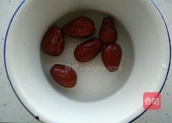 小米红糖大枣粥的做法图解2