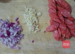 香肠蛋炒饭的做法图解1