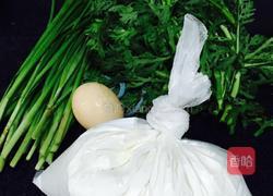 茼蒿韭菜丸子的做法图解1