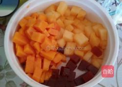 木瓜哈密瓜山楂糕椰浆西米露的做法图解3