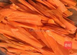 红萝卜炒肉片的做法图解2