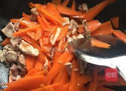 红萝卜炒肉片的做法图解5