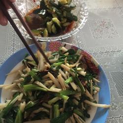韭菜炒莲藕的做法[图]