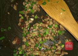家常葱花肉末饼的做法图解1