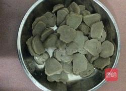 客家肉丸炒青椒的做法图解1