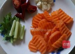 猪肝炒胡萝卜片的做法图解1