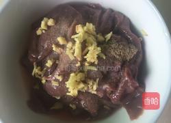 蒜苗炒猪肝的做法图解1