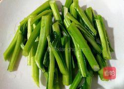 肉粒炒菜心的做法图解2