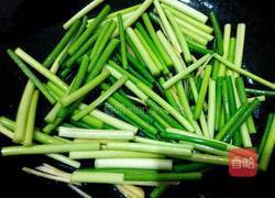 蒜苔炒腊肠的做法图解4