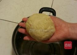 双拼牛肉奶酪芝士披萨的做法图解2