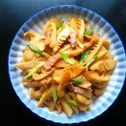 腊肉炒春笋的做法[图]