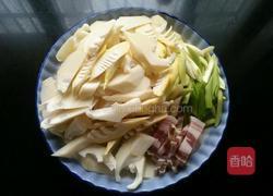 腊肉炒春笋的做法图解1