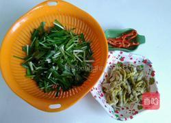 韭菜炒芦苇笋的做法图解1