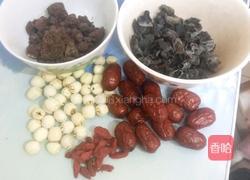 黑木耳红枣莲子羹的做法图解1