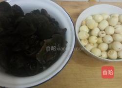 黑木耳红枣莲子羹的做法图解2