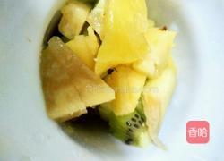 菠萝奇异果冰沙的做法图解5
