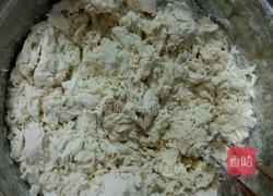 猪肉元葱胡萝卜包子的做法图解2