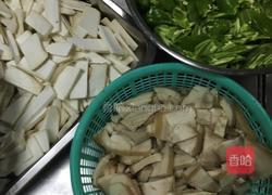 杏鲍菇炒肉片的做法图解1