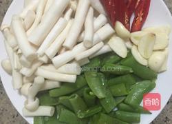 斋炒海鲜菇甜豆的做法图解1