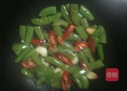 斋炒海鲜菇甜豆的做法图解4