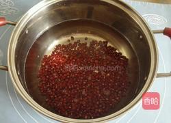 红豆粥的做法图解1
