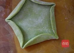 彩色蔬菜梅花饺的做法图解5