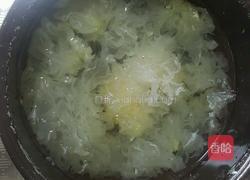 红枣银耳莲子百合汤的做法图解2