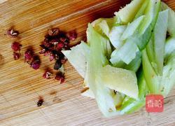 香浓鲫鱼汤的做法图解2