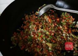 芹菜大肉包子的做法图解5