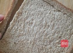 草莓鸡蛋三明治的做法图解1