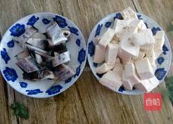 辣酱鳕鱼炖豆腐的做法图解1