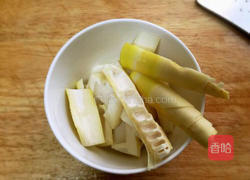 春笋乳鸽汤的做法图解2