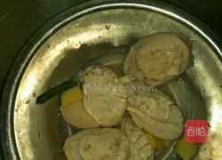 蒜蓉粉丝蒸鲜鲍的做法图解2