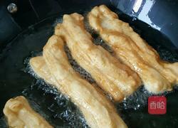 炸油条的做法图解9