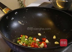 秋葵炒鸡蛋的做法图解4