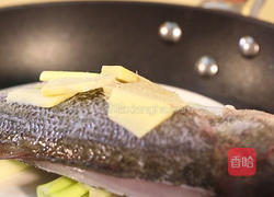 清蒸鲈鱼的做法图解4