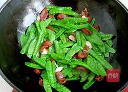 荷兰豆炒腊肠的做法图解4