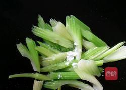 芹菜炒乌贼鱼的做法图解3