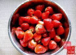 自制草莓酱的做法图解1