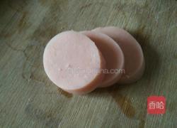 香肠拼皮蛋的做法图解1