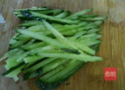 香肠拼皮蛋的做法图解3