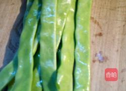 素炒豆角的做法图解1