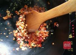 胡萝卜鸡蛋火腿炒饭的做法图解5