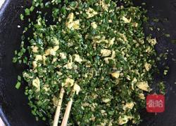 自制韭菜鸡蛋水煎包的做法图解2